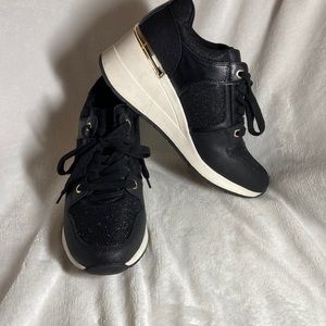 Super cute ladies sneakers